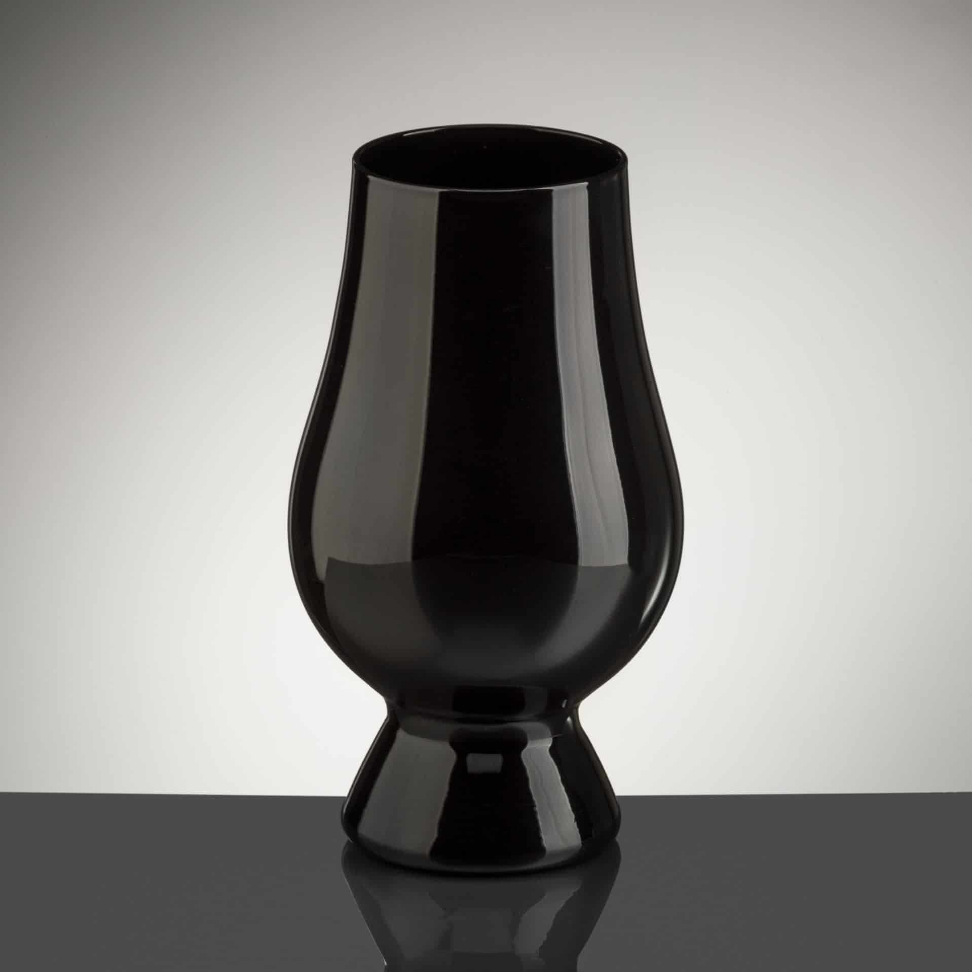 Zwarte whiskey glas Glencairn